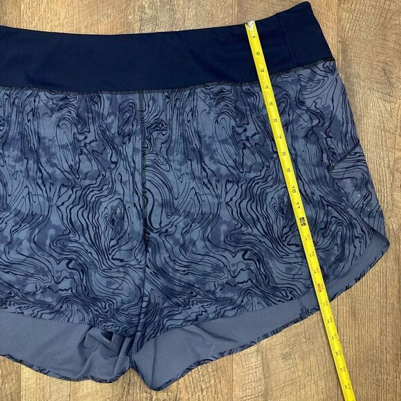 Athleta Run With It Printed 3.5" Shorts In‎ Fluidity Medieval Violet Swirl Sz 3X - Picture 7 of 10